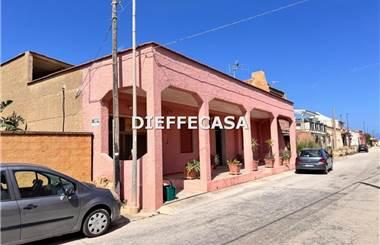 negozio in affitto a Marsala in zona Santa Venera