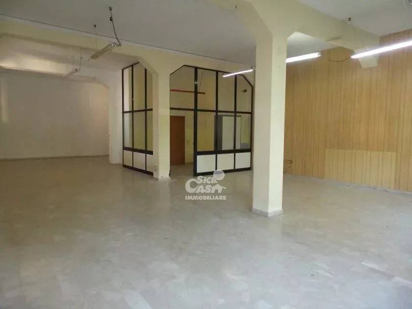 negozio in affitto a Marsala in zona Santa Venera