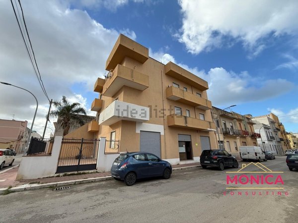 locale di sgombero in affitto a Trapani