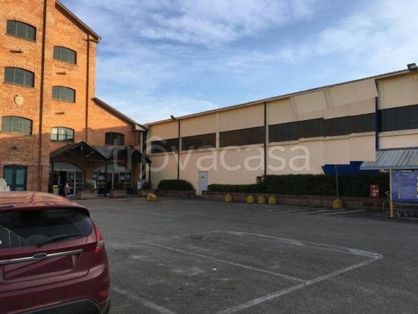 negozio in affitto a Villafranca d'Asti
