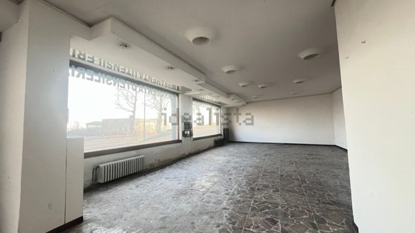 locale commerciale in affitto a Villafranca d'Asti