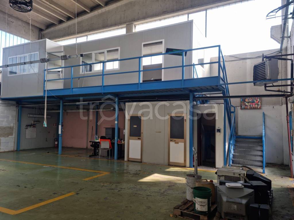 locale commerciale in affitto a Villanova d'Asti