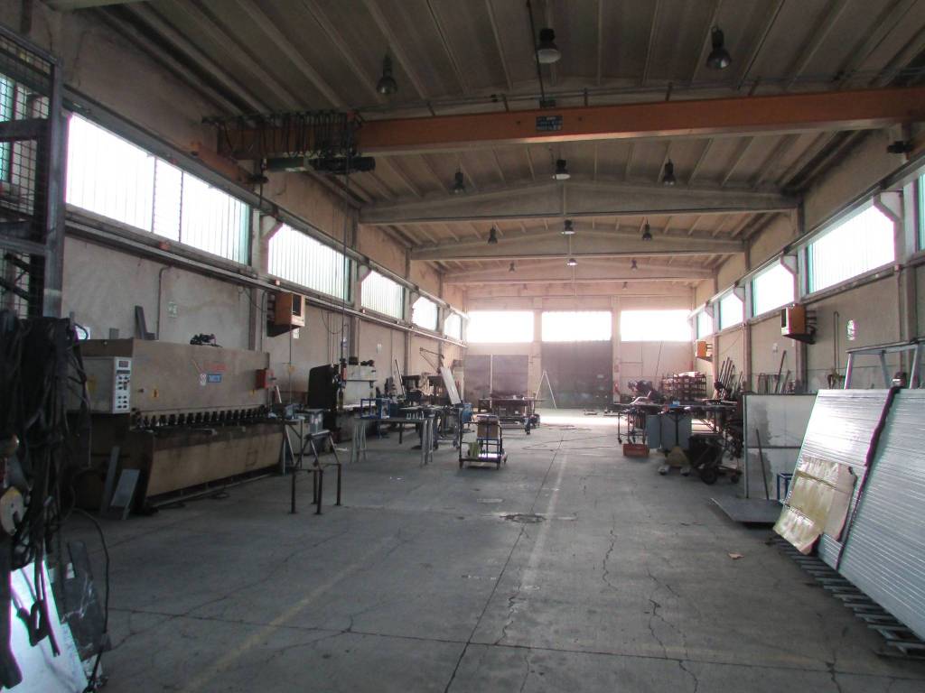 locale commerciale in affitto a Villanova d'Asti