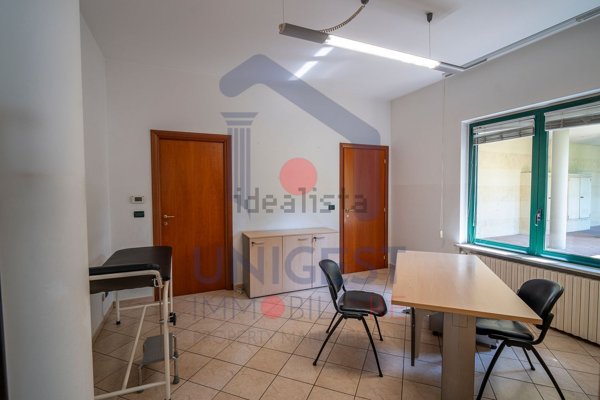 locale commerciale in affitto a Villanova d'Asti