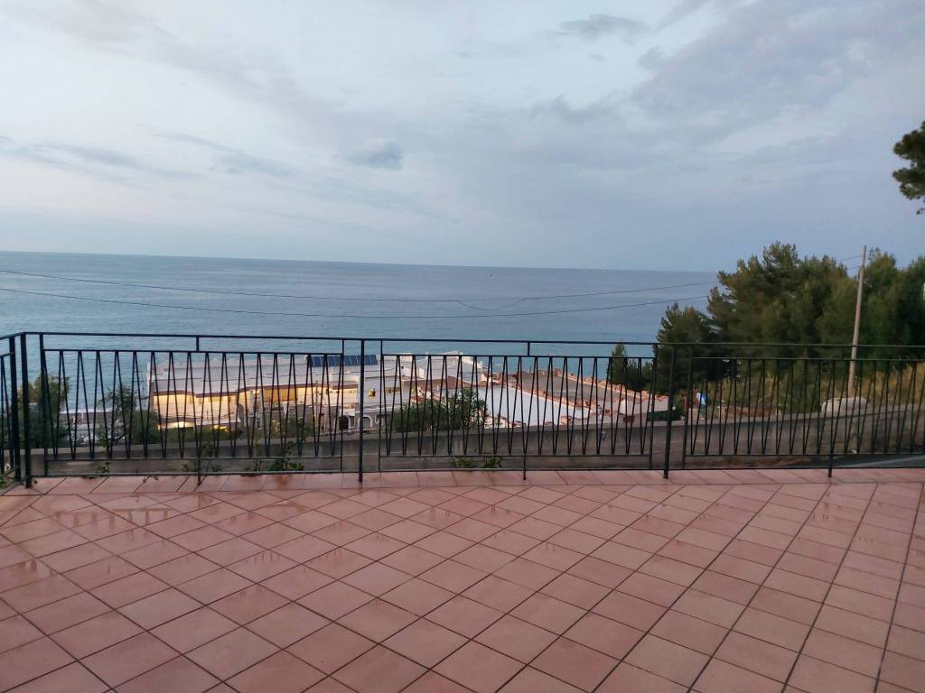 casa indipendente in affitto ad Altavilla Milicia in zona Torre Colonna