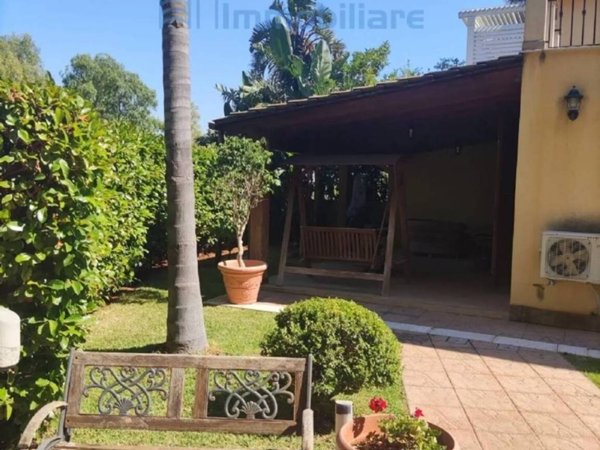 casa indipendente in affitto ad Altavilla Milicia in zona Torre Colonna