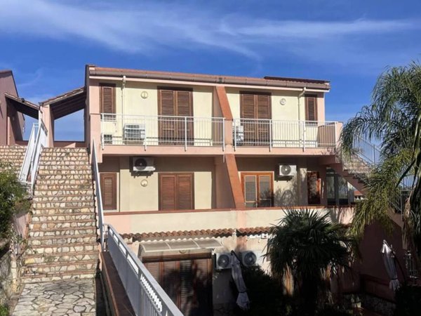 casa indipendente in affitto ad Altavilla Milicia in zona Torre Colonna