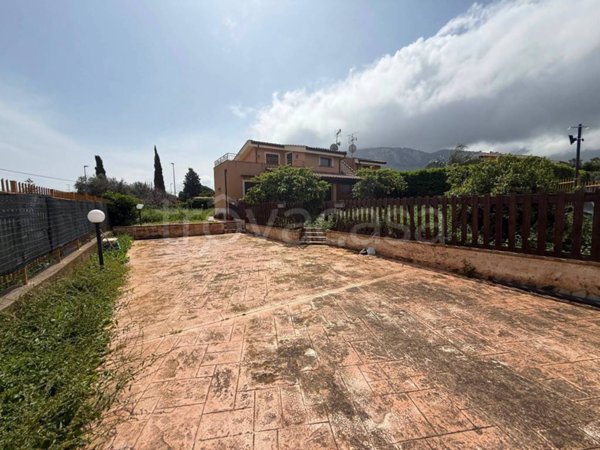 casa indipendente in affitto ad Altavilla Milicia in zona Torre Colonna