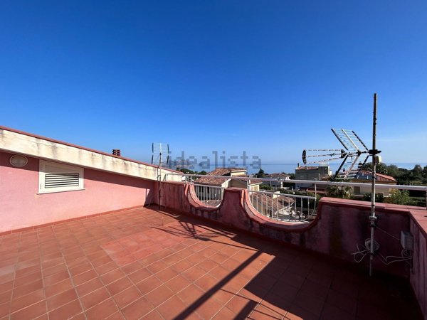 casa indipendente in affitto ad Altavilla Milicia in zona Torre Colonna