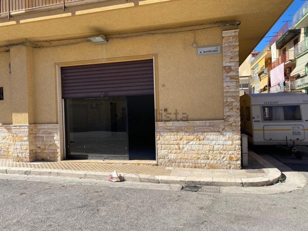 locale commerciale in affitto a Bagheria