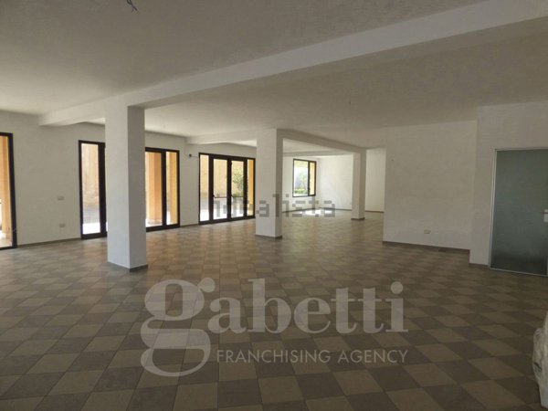 locale commerciale in affitto a Bagheria