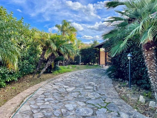 casa indipendente in affitto a Campofelice di Roccella