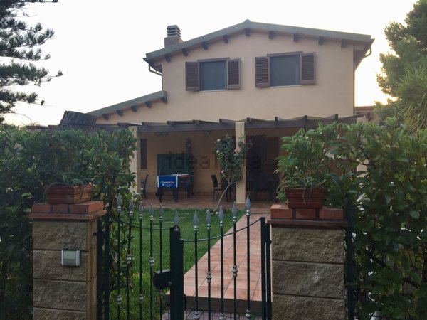 casa indipendente in affitto a Campofelice di Roccella