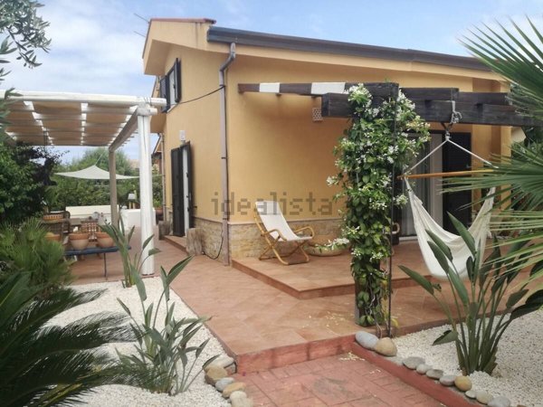 casa indipendente in affitto a Campofelice di Roccella