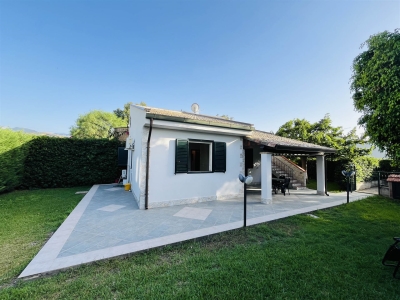 casa indipendente in affitto a Campofelice di Roccella