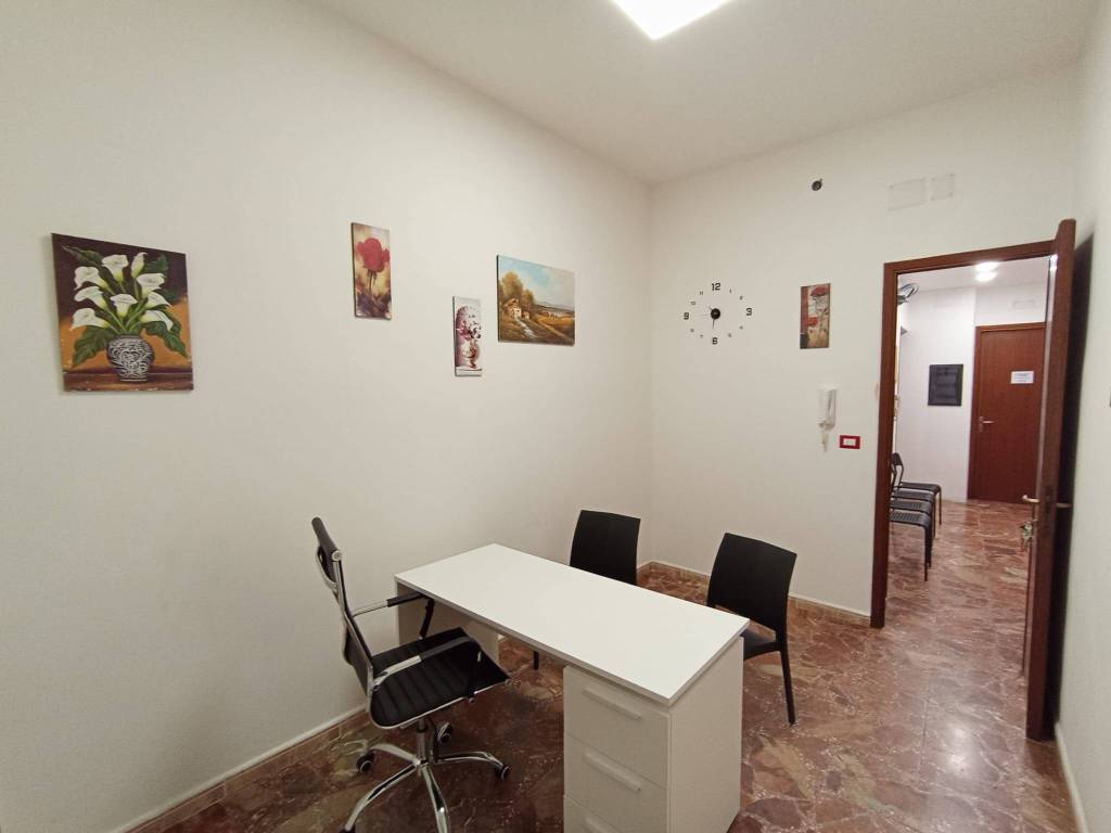 ufficio in affitto a Campofelice di Roccella