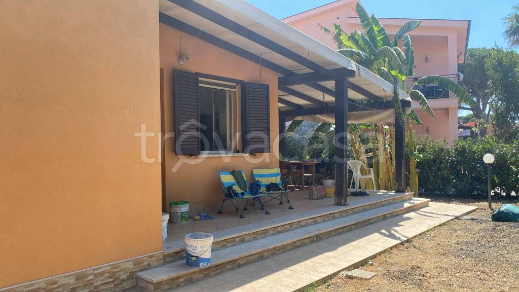 casa indipendente in affitto a Campofelice di Roccella