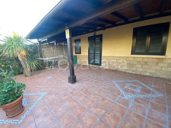 casa indipendente in affitto a Campofelice di Roccella