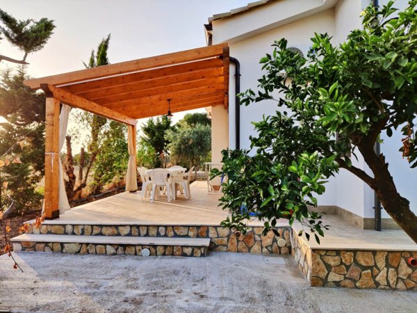 casa indipendente in affitto a Campofelice di Roccella