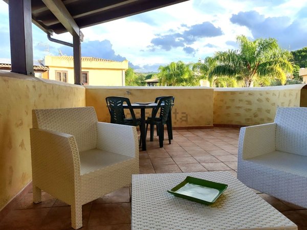 appartamento in affitto a Campofelice di Roccella