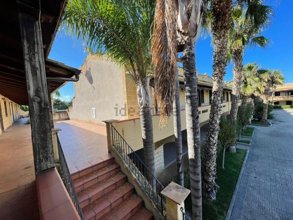 appartamento in affitto a Campofelice di Roccella