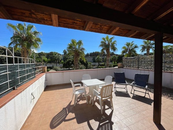 appartamento in affitto a Campofelice di Roccella