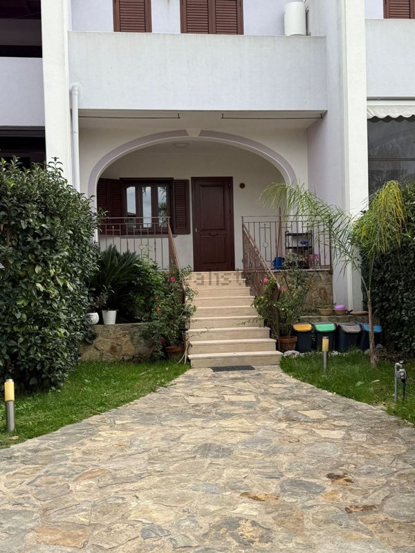 casa indipendente in affitto a Campofelice di Roccella