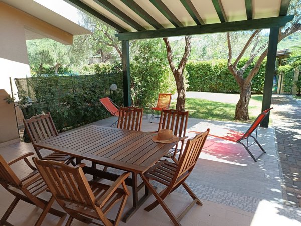 appartamento in affitto a Campofelice di Roccella