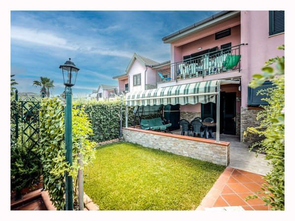 appartamento in affitto a Campofelice di Roccella