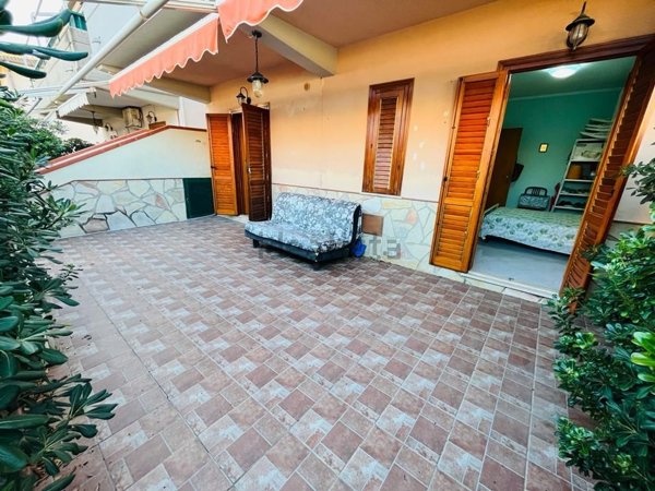 appartamento in affitto a Campofelice di Roccella