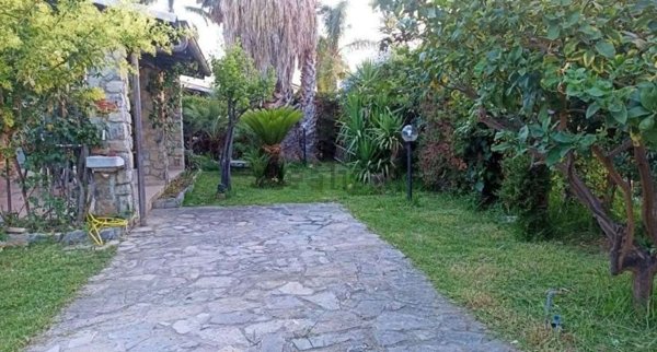 casa indipendente in affitto a Campofelice di Roccella