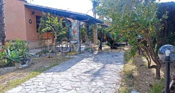 casa indipendente in affitto a Campofelice di Roccella