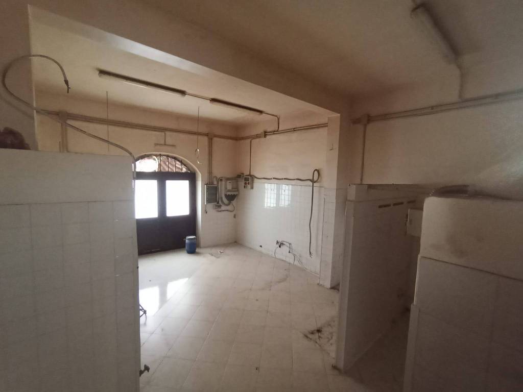 negozio in affitto a Campofelice di Roccella