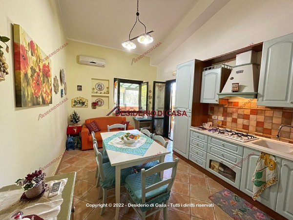 casa indipendente in affitto a Campofelice di Roccella