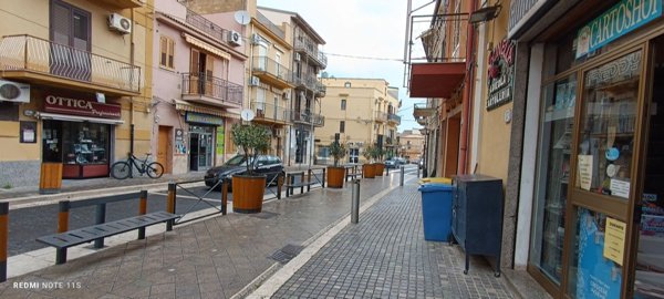 negozio in affitto a Campofelice di Roccella