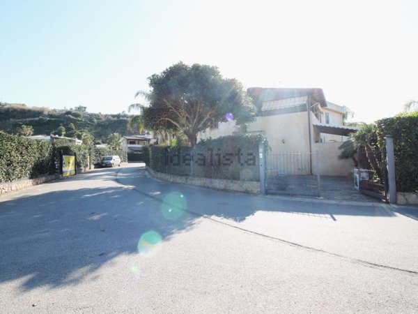 appartamento in affitto a Campofelice di Roccella