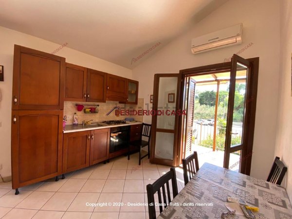 appartamento in affitto a Campofelice di Roccella