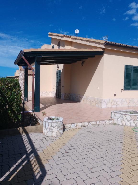 casa indipendente in affitto a Campofelice di Roccella
