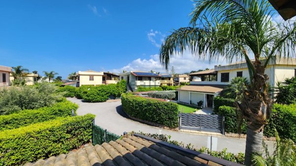 appartamento in affitto a Campofelice di Roccella