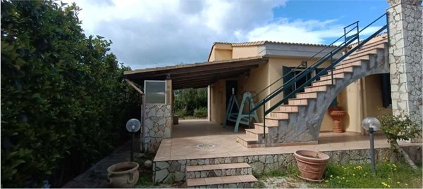 appartamento in affitto a Campofelice di Roccella