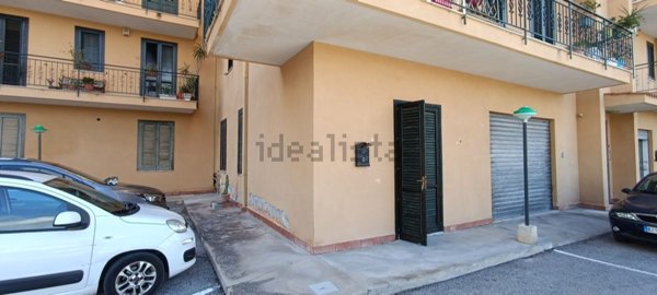 appartamento in affitto a Campofelice di Roccella