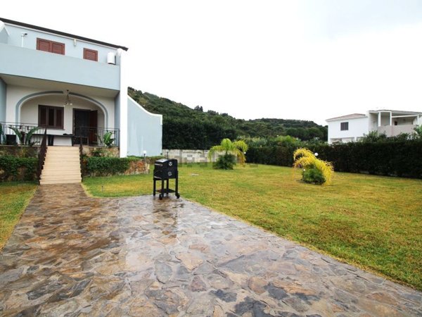 appartamento in affitto a Campofelice di Roccella