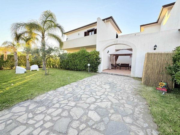 casa indipendente in affitto a Campofelice di Roccella