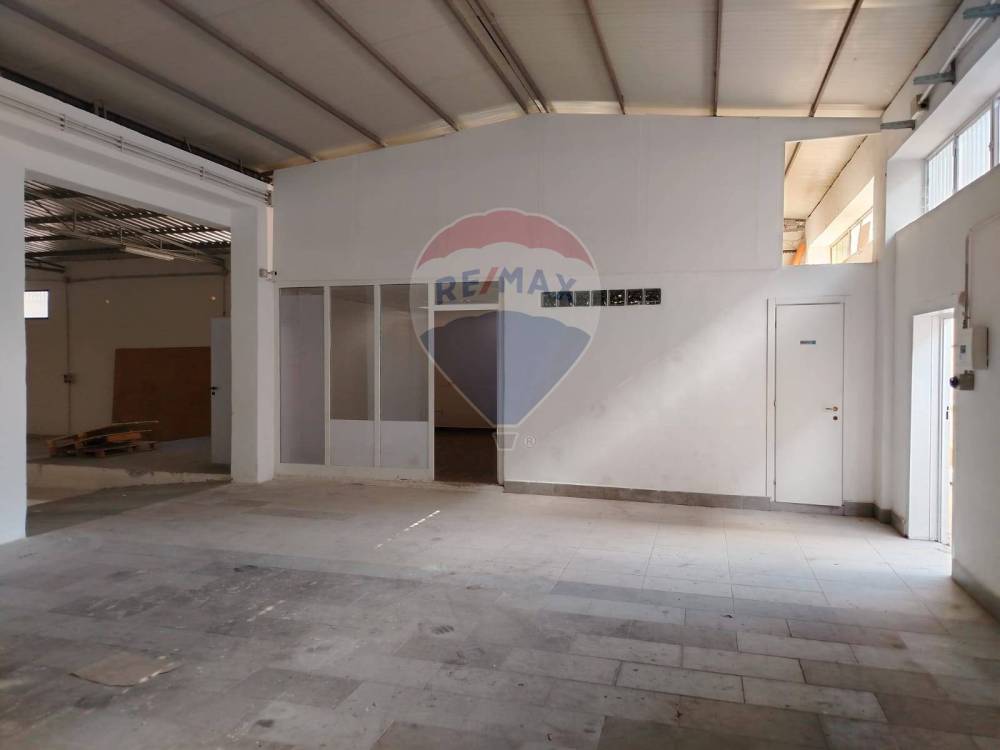locale commerciale in affitto a Carini
