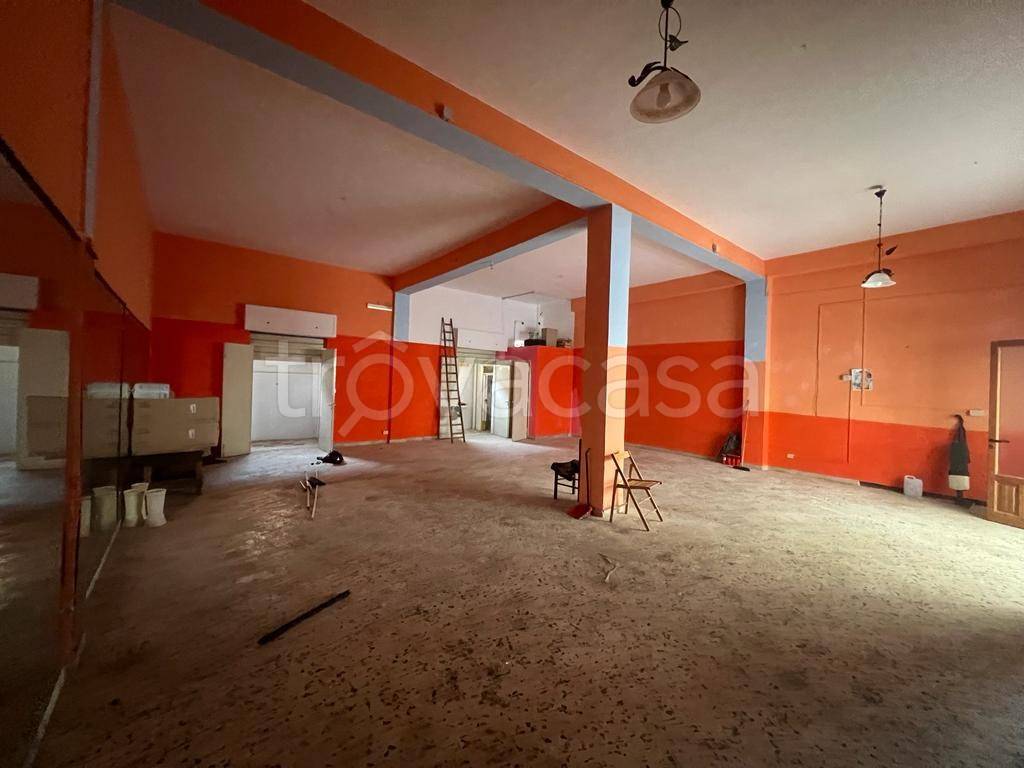 locale commerciale in affitto a Carini