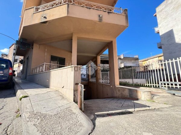 locale commerciale in affitto a Carini