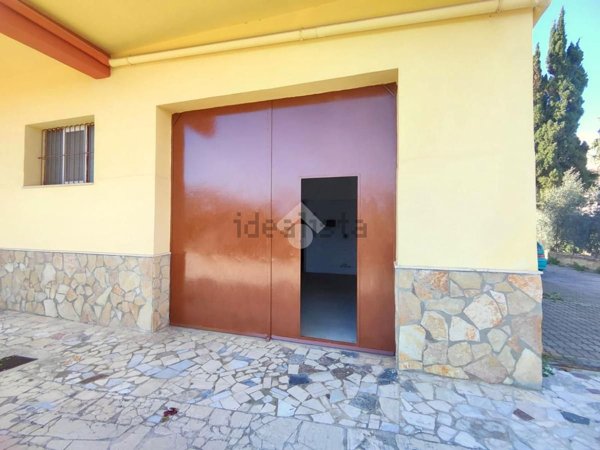 locale commerciale in affitto a Carini