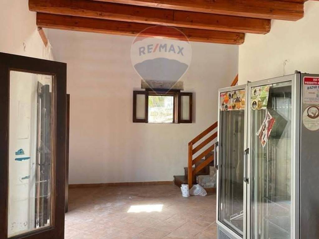 negozio in affitto a Carini in zona Villagrazia di Carini