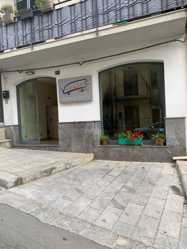 locale commerciale in affitto a Carini