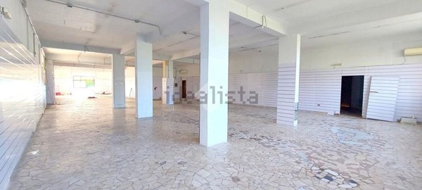 locale di sgombero in affitto a Carini